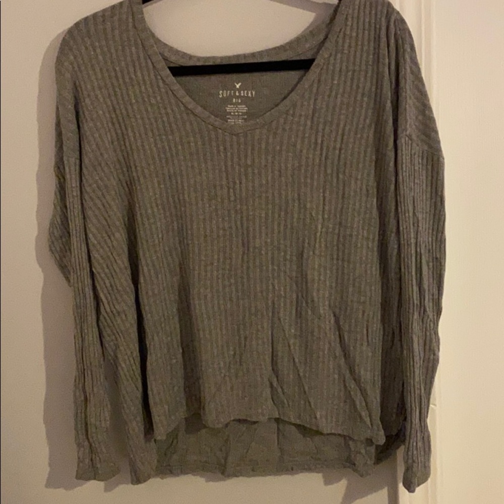 Gray long sleeve shirt